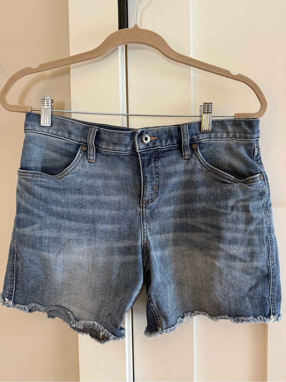 Carve Designs Maui Jean Shorts Raw Hem 5.5” Inseam Favorite Fade Denim 6